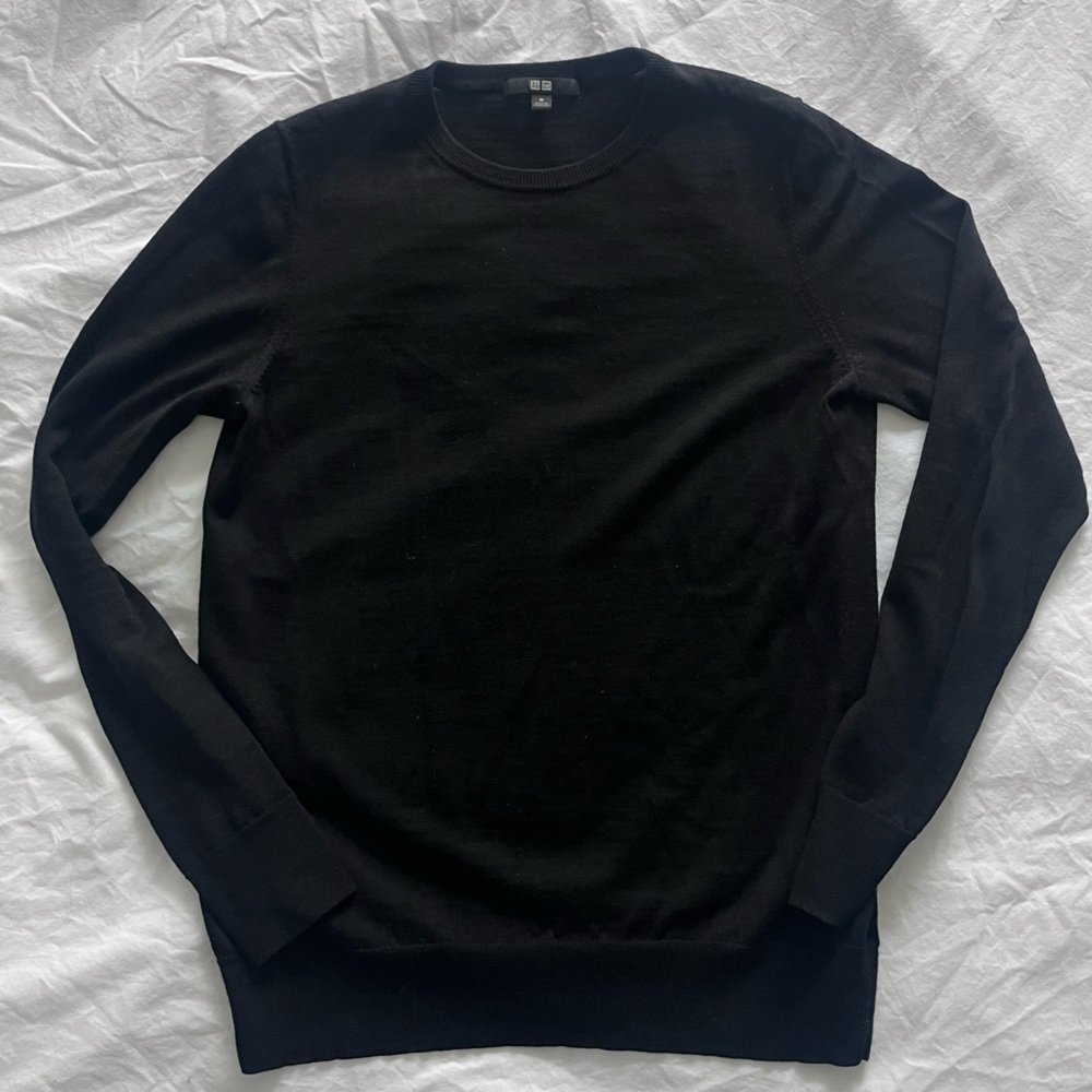 Size M | Uniqlo Black Sweater | Lightweight Wool | EUC